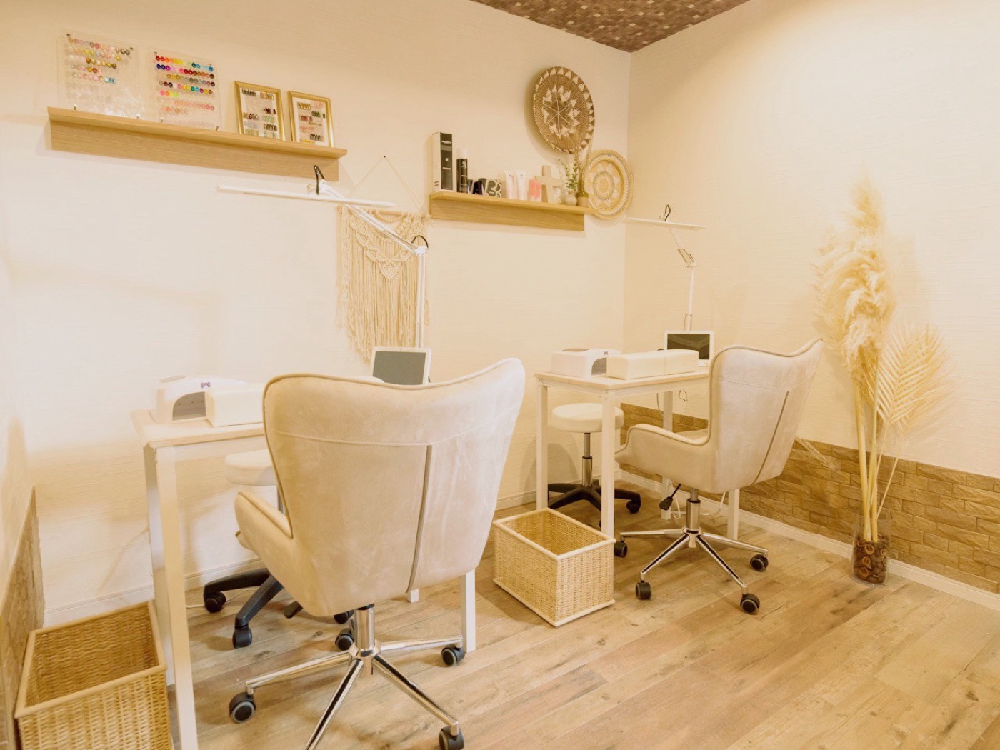 Nail&EyeEmmy 店内 - ネイルブース